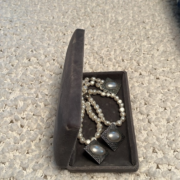 VINTAGE Judith Jack Sterling and faux pearl marcasite necklace and earrings. - Picture 8 of 10